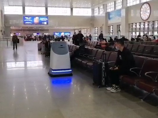 坦力無人大型掃地機(jī)“下凡”，車站清潔難題一鍵 “飛升”