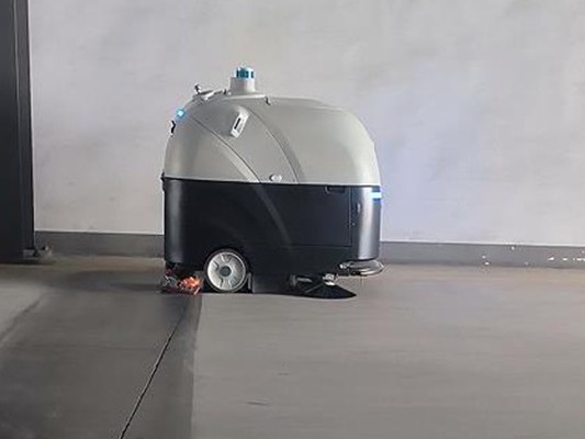 驚爆！坦力工廠自動(dòng)掃地機(jī)器人，怎樣讓 6 千平汽車車間一塵不染？