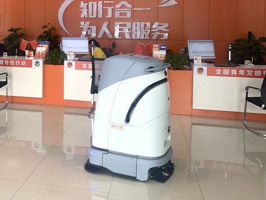 這臺工業(yè)用自動掃地機(jī)器人成清潔大贏家，一棟樓都被它 “征服”